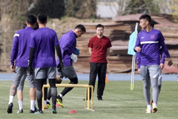 天织股票配资 记者: 津门虎今年队员们之间的聚会增多了 于根伟鼓励大家约饭